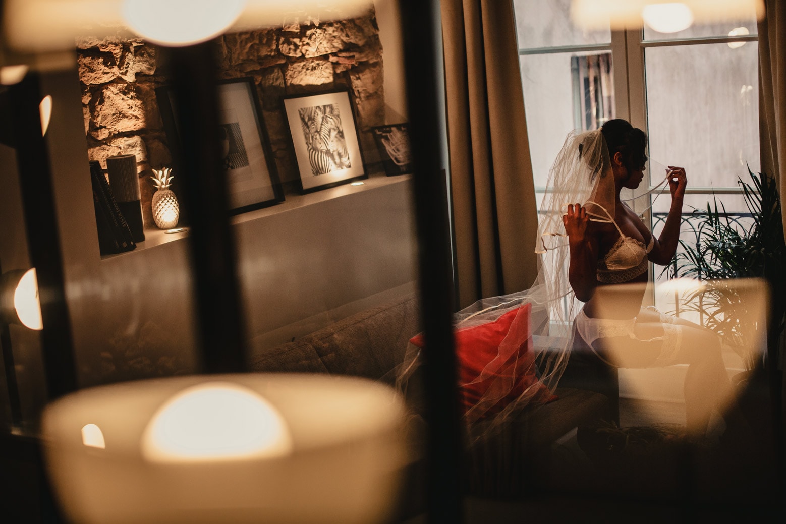 Le boudoir de la mariée. Blueberry Corner photographe boudoir à Lyon pour couple et femme